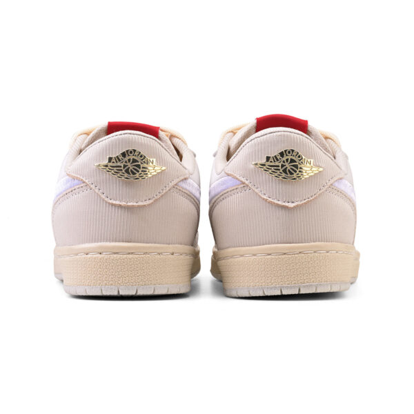 Air Jordan 1 Retro Low OG Trophy Room Away - Off White - Imagem 3