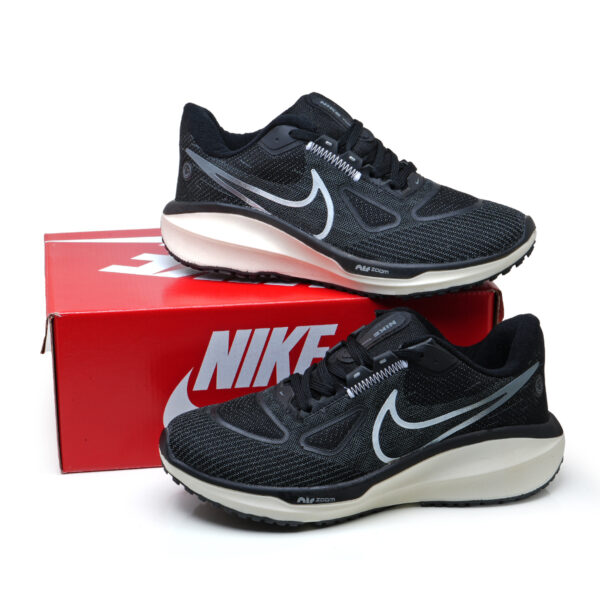 Nike Vomero 17 - Preto/Branco - Imagem 4